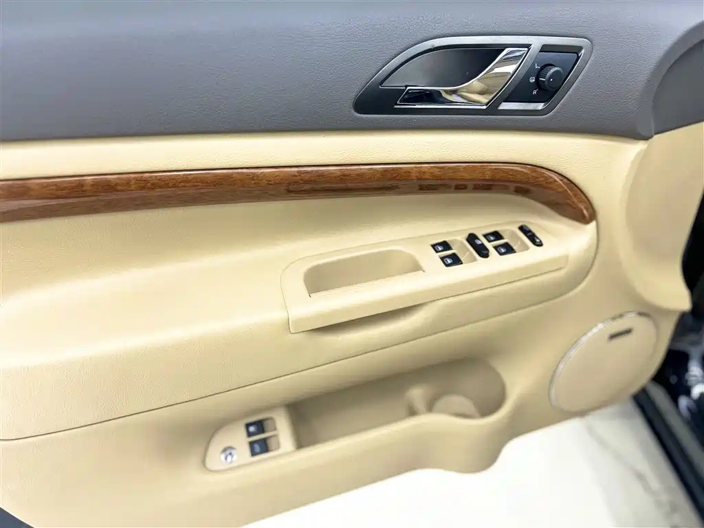 VOLKSWAGEN PASSAT LINGYU 2009