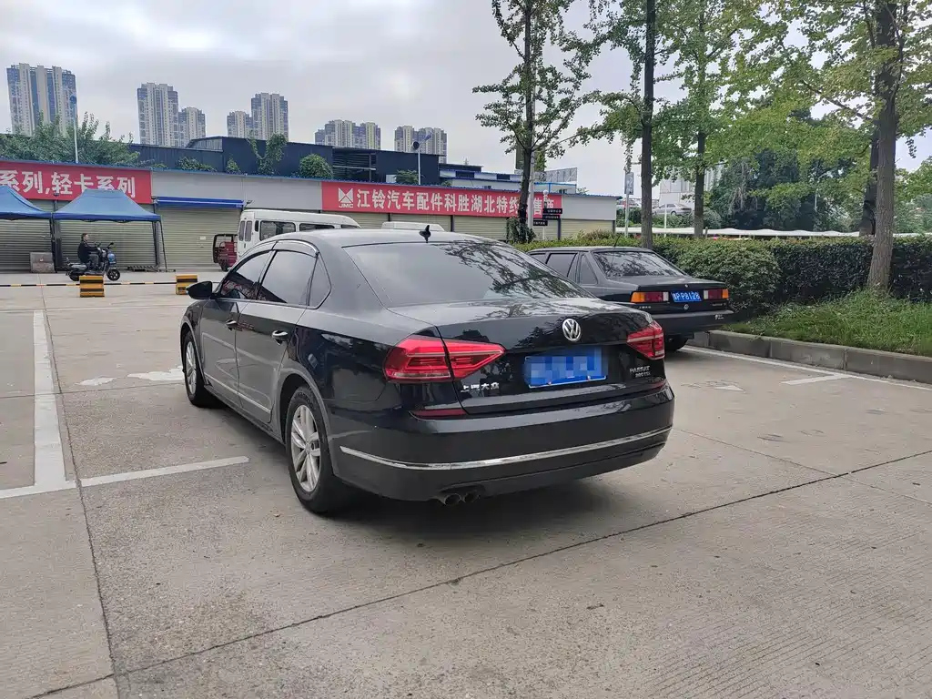 VOLKSWAGEN PASSAT 2017