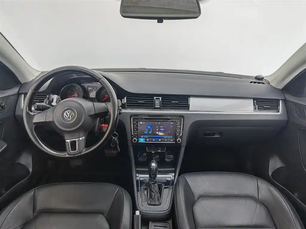 VOLKSWAGEN BORA 2013