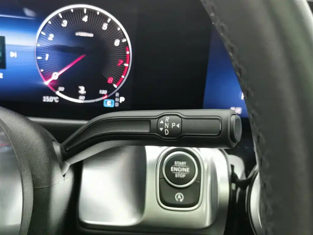 MERCEDES BENZ GLB 2024