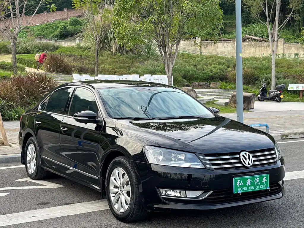 VOLKSWAGEN PASSAT 2012
