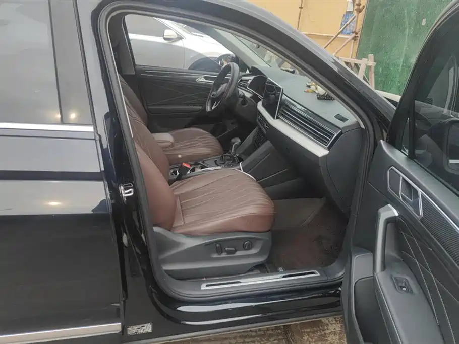 VOLKSWAGEN TIGUAN L 2023