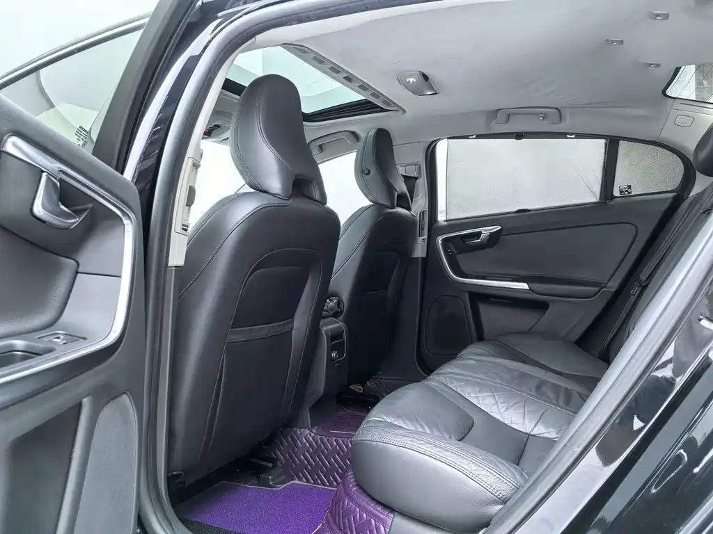 VOLVO S60 2015