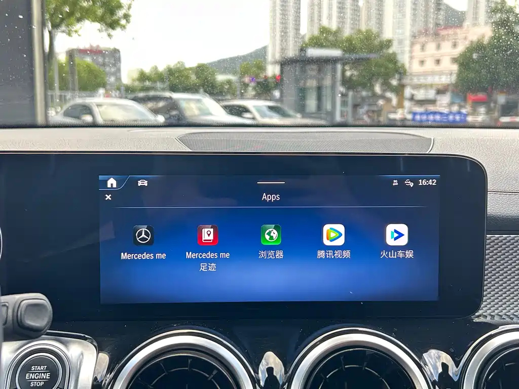 MERCEDES BENZ GLB 2024