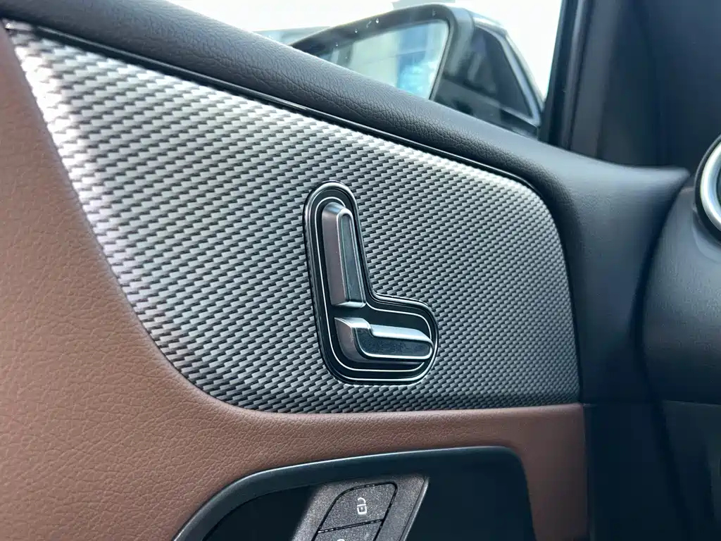 MERCEDES BENZ GLB 2024