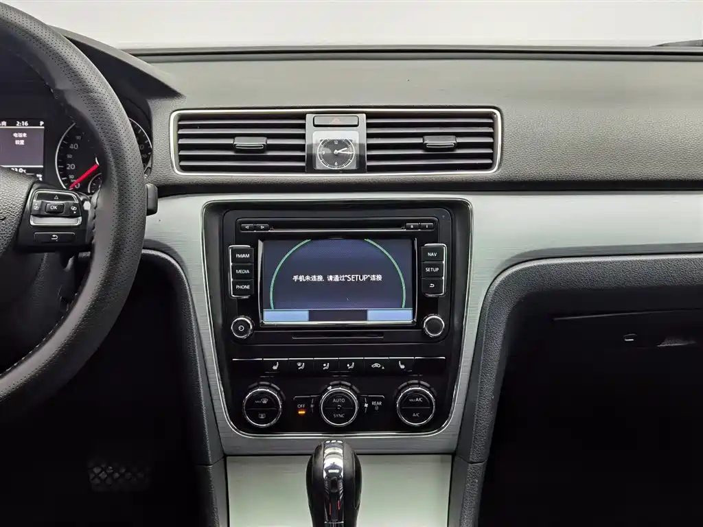 VOLKSWAGEN PASSAT 2016