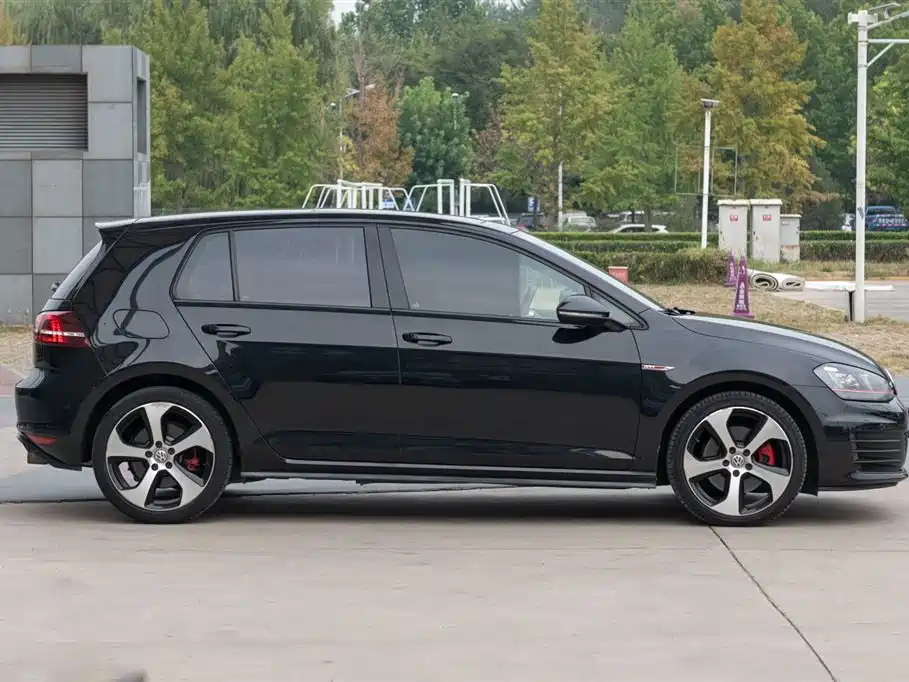 VOLKSWAGEN GOLF GTI 2016