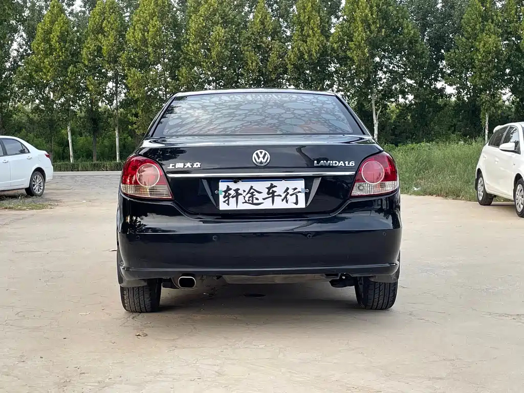 VOLKSWAGEN LAVIDA 2011
