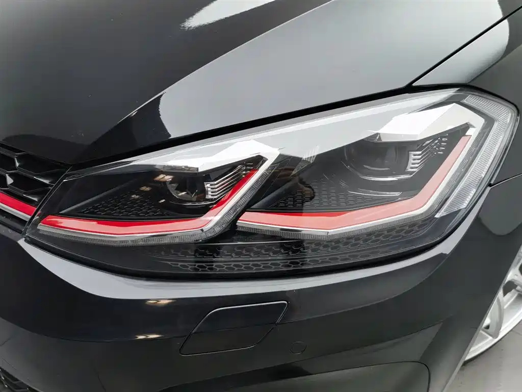 VOLKSWAGEN GOLF GTI 2019