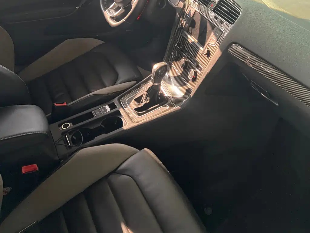 VOLKSWAGEN GOLF 2017