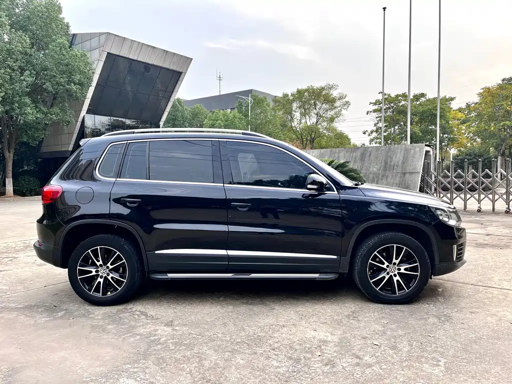 VOLKSWAGEN TIGUAN 2015