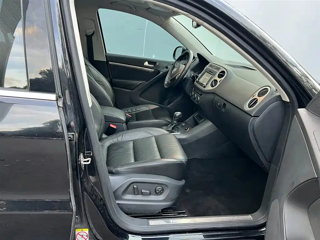 VOLKSWAGEN TIGUAN 2015