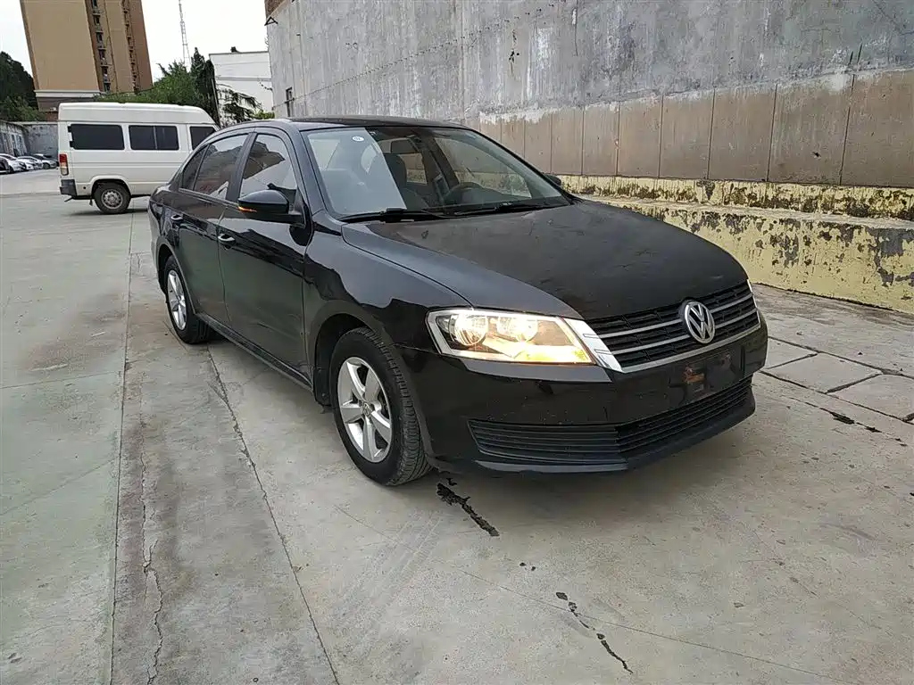 VOLKSWAGEN LAVIDA 2014