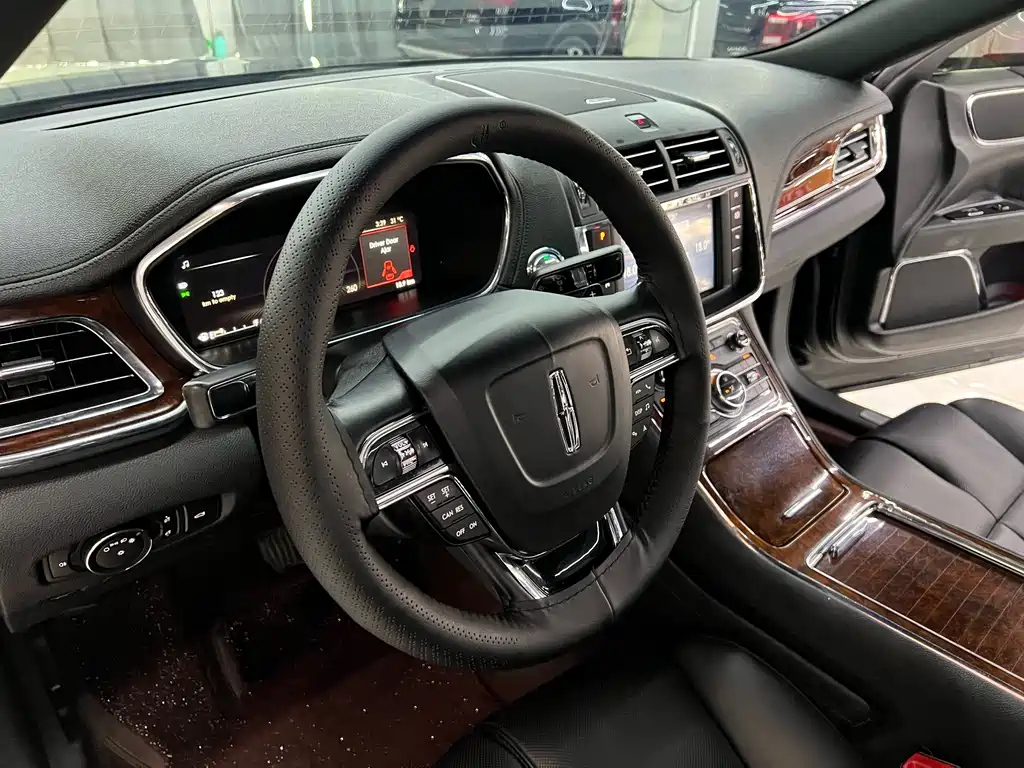 LINCOLN CONTINENTAL 2019