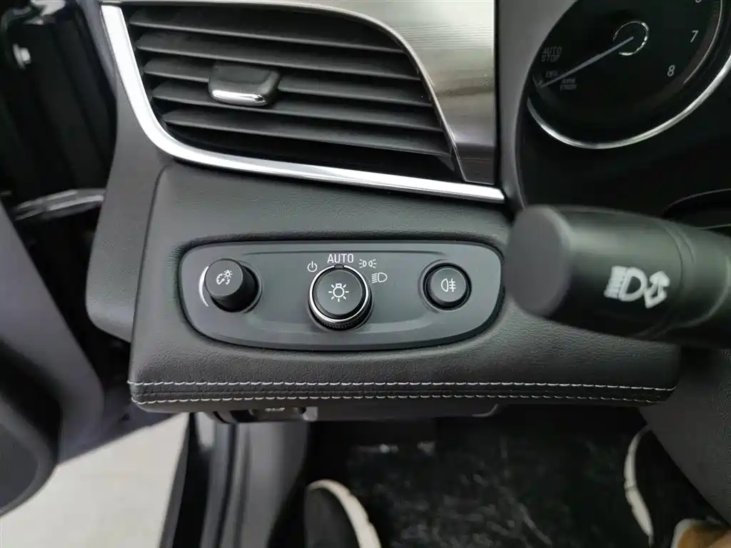BUICK LACROSSE 2018