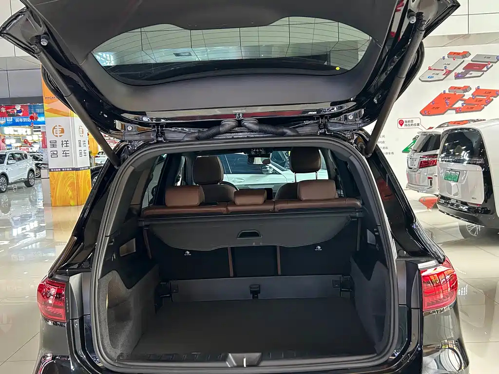 MERCEDES BENZ GLB 2024