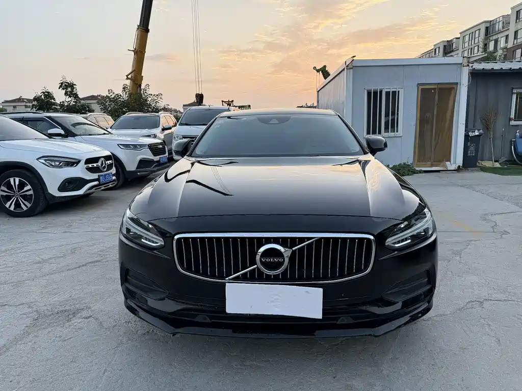 VOLVO S90 2017