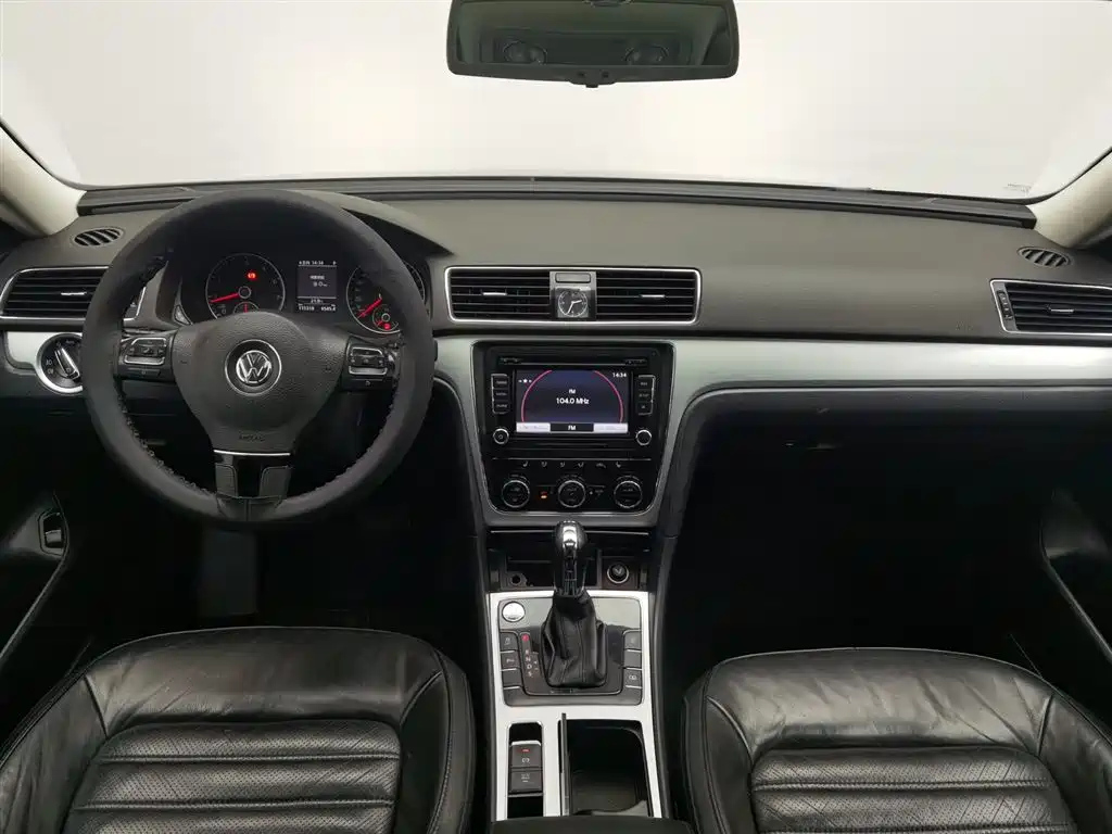 VOLKSWAGEN PASSAT 2015