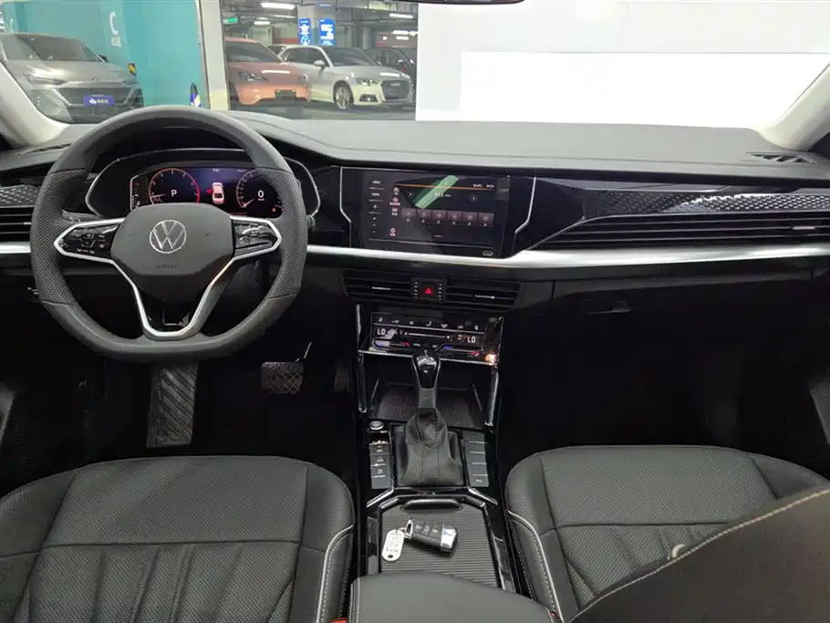 VOLKSWAGEN PASSAT 2024