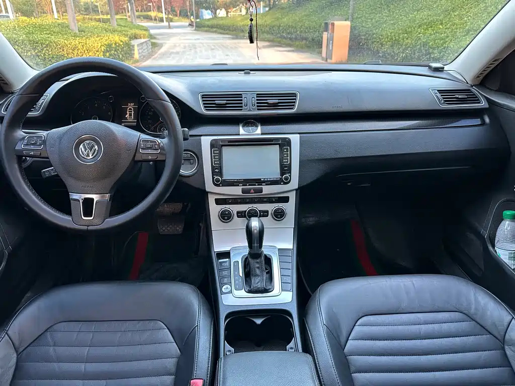 VOLKSWAGEN MAGOTAN 2012