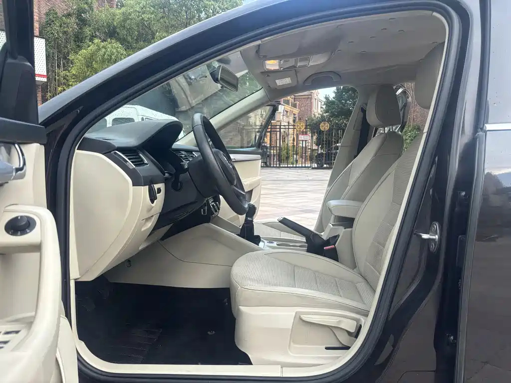 SKODA OCTAVIA 2015