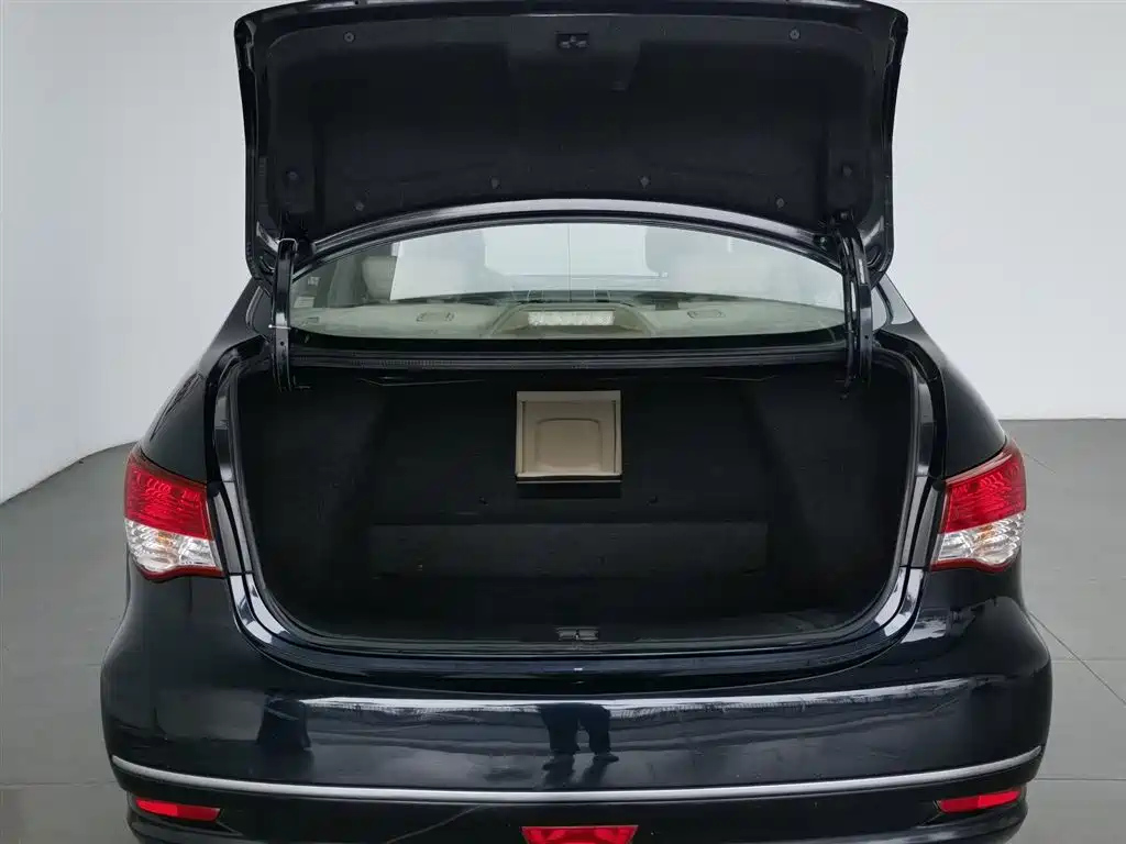 NISSAN SYLPHY 2012