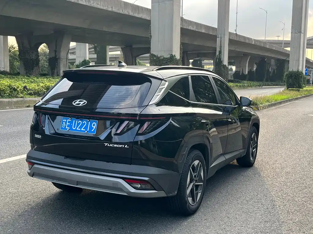 HYUNDAI TUCSON 2025