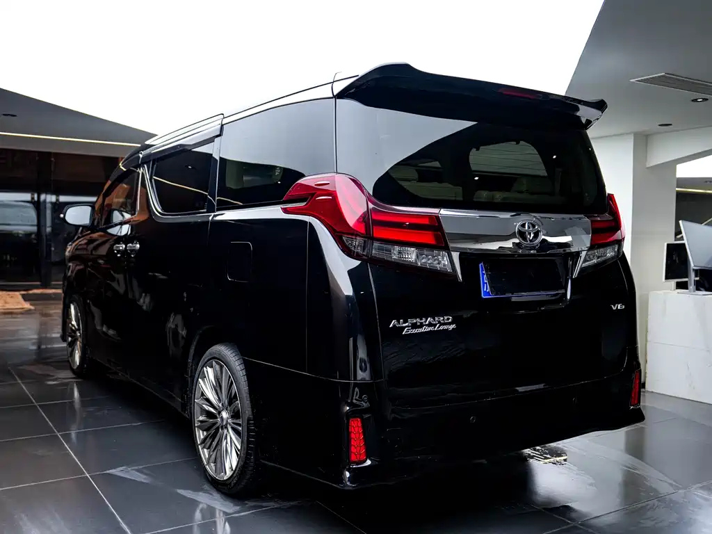 TOYOTA ALPHARD 2017