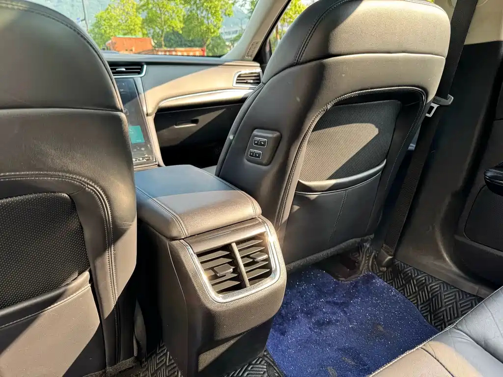 FORD TAURUS 2019