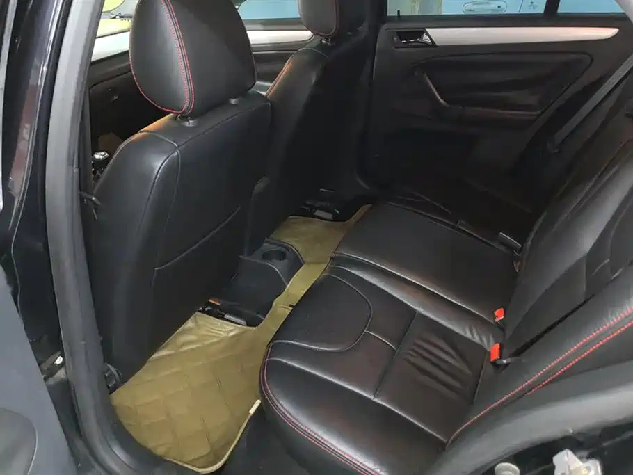 VOLKSWAGEN BORA 2011