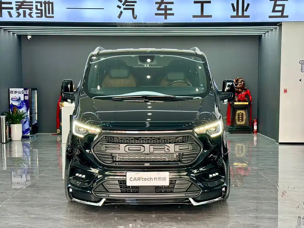 FORD TOUREO 2024