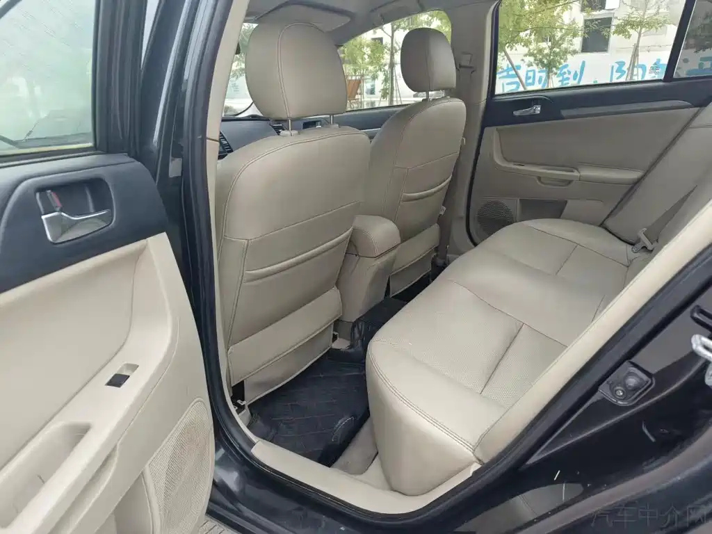 MITSUBISHI LANCER EX 2010