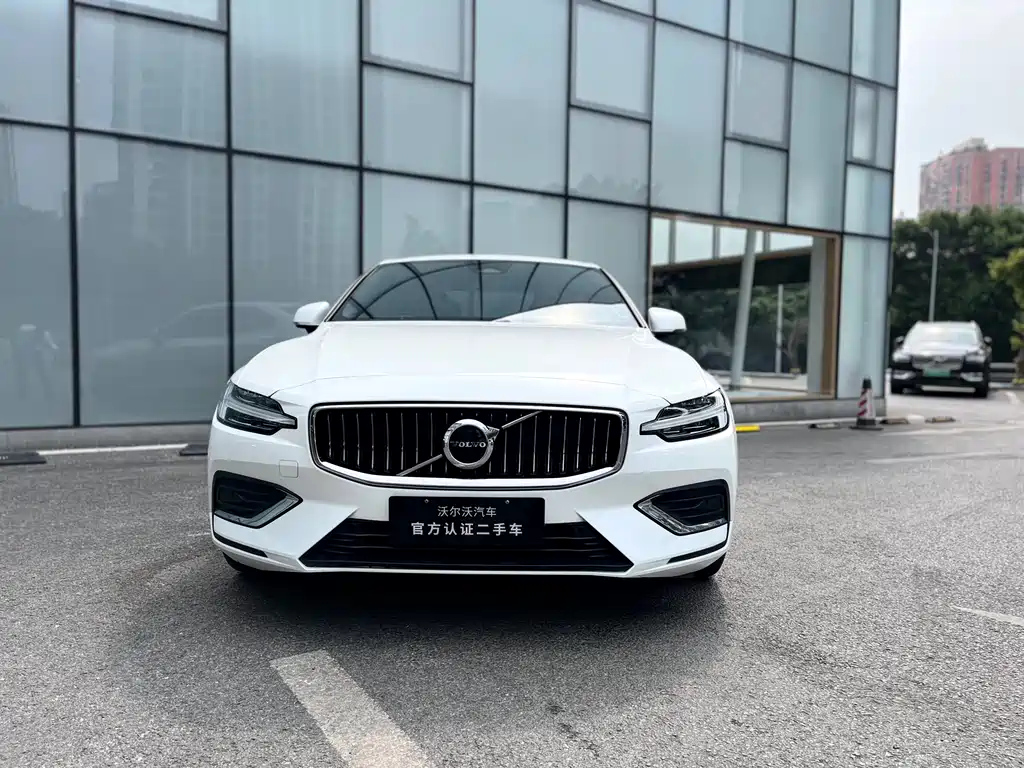 VOLVO S60 2024