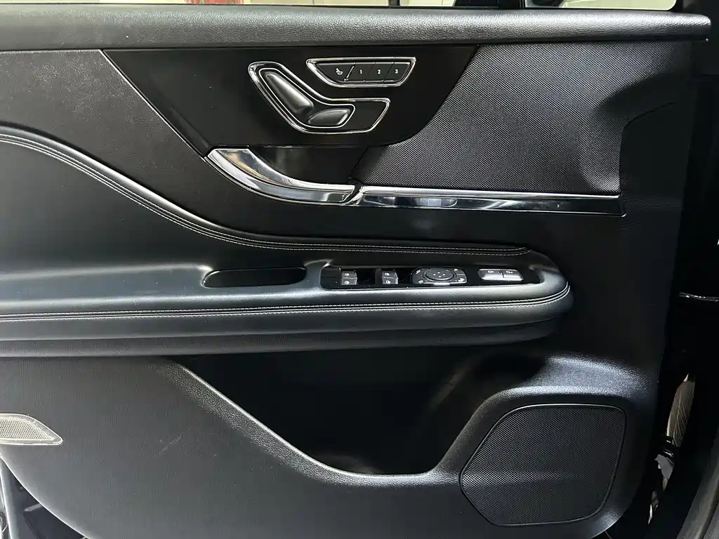 LINCOLN ADVENTURER 2022