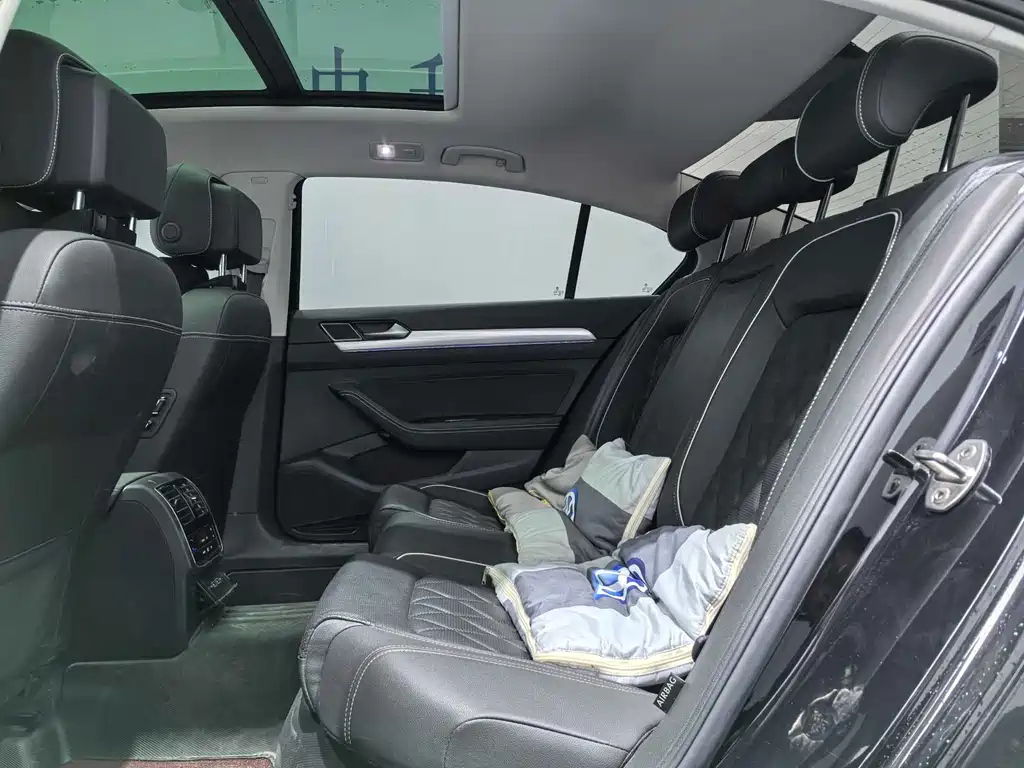 VOLKSWAGEN MAGOTAN GTE PLUG IN HYBRID 2021