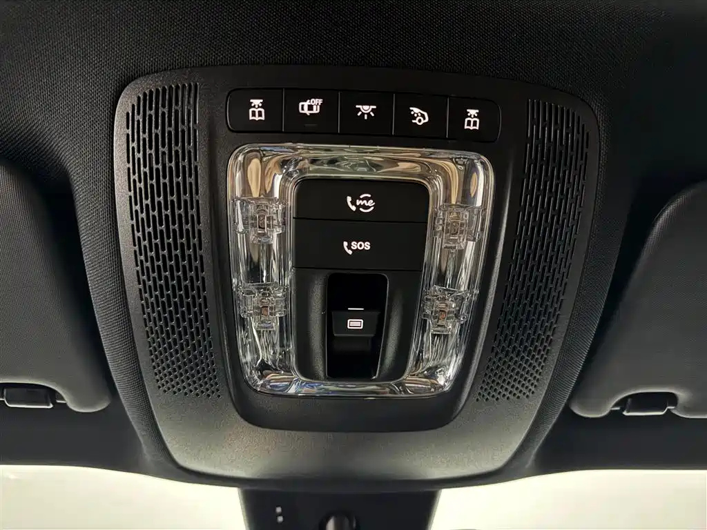 MERCEDES BENZ GLB 2023
