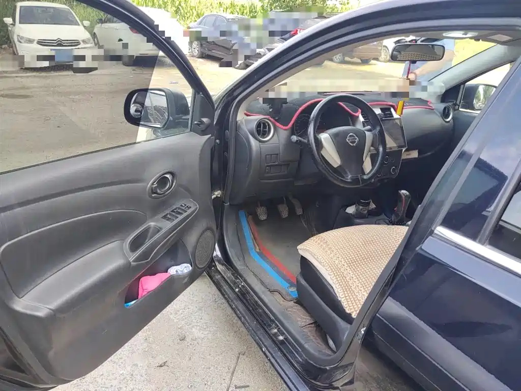 NISSAN SUNNY 2015