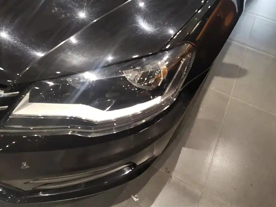 VOLKSWAGEN BORA 2013