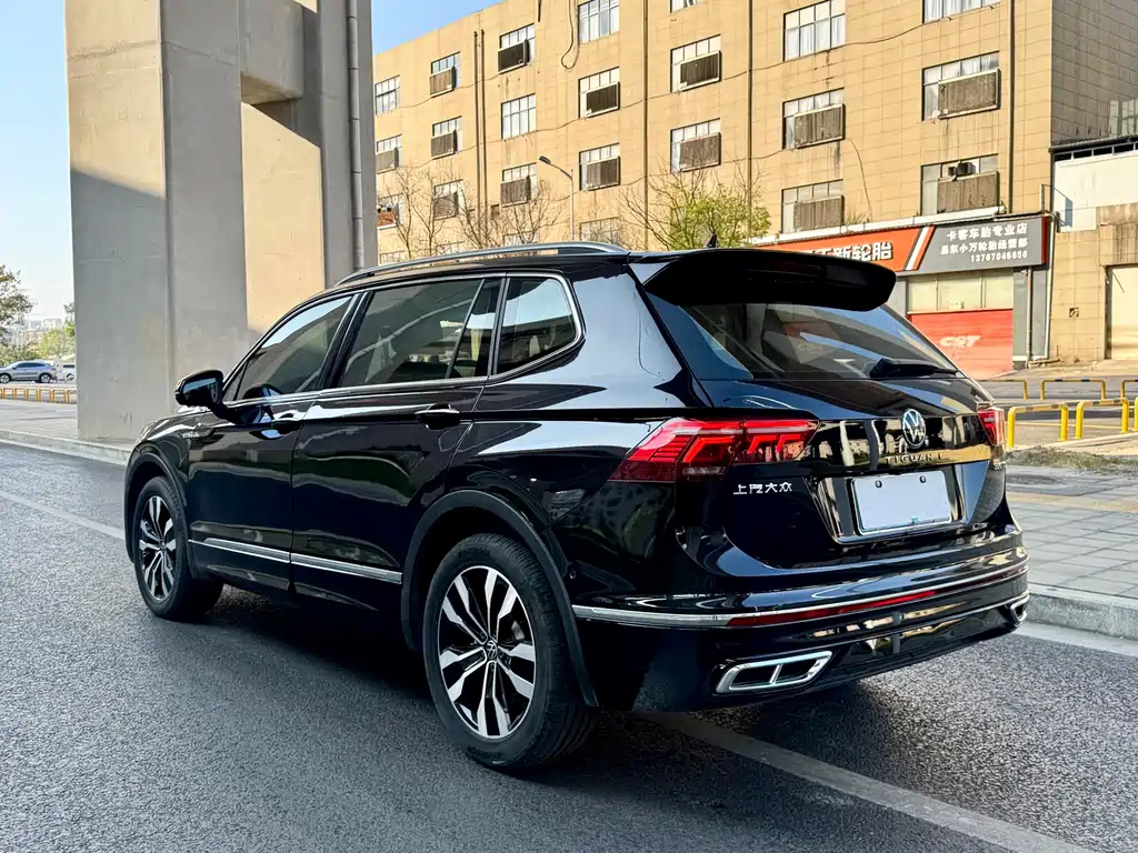 VOLKSWAGEN TIGUAN L 2023