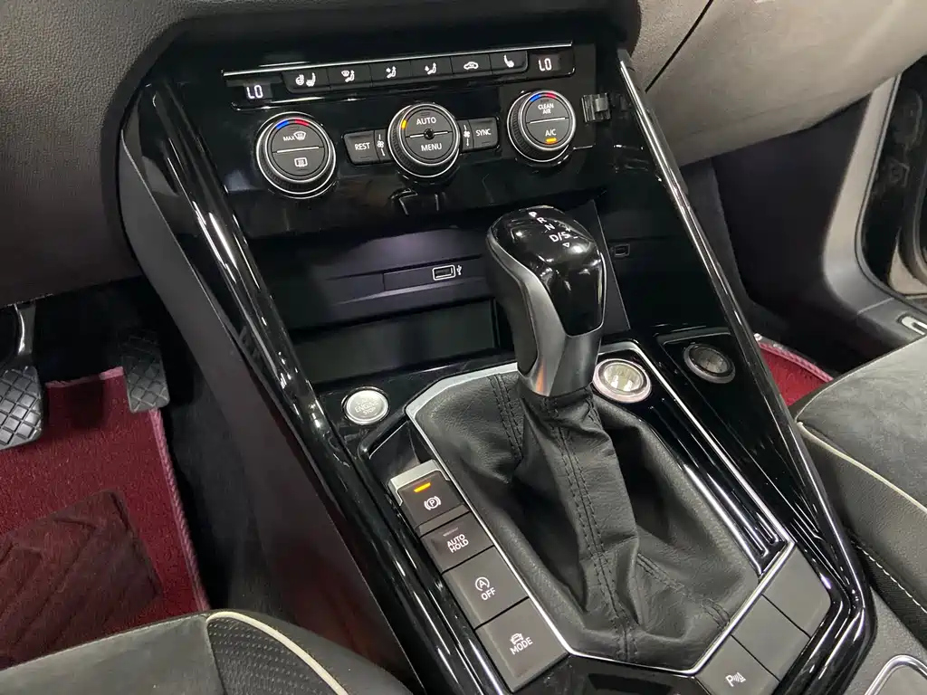 VOLKSWAGEN TAYRON 2019