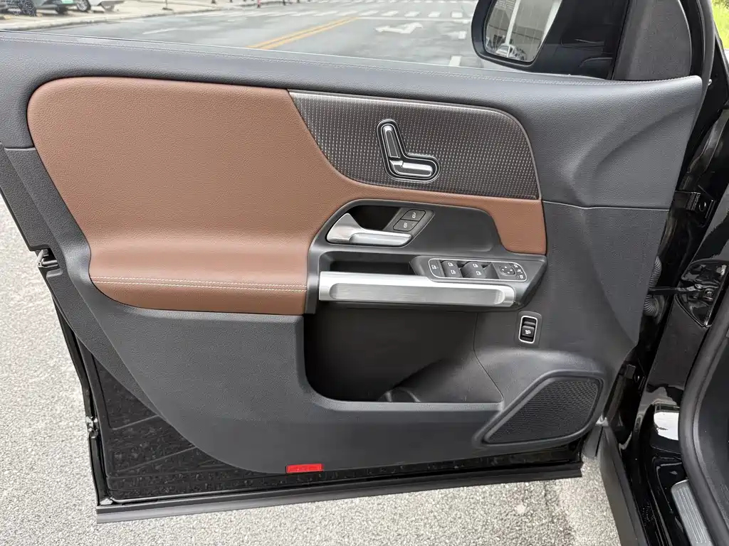 MERCEDES BENZ GLB 2023