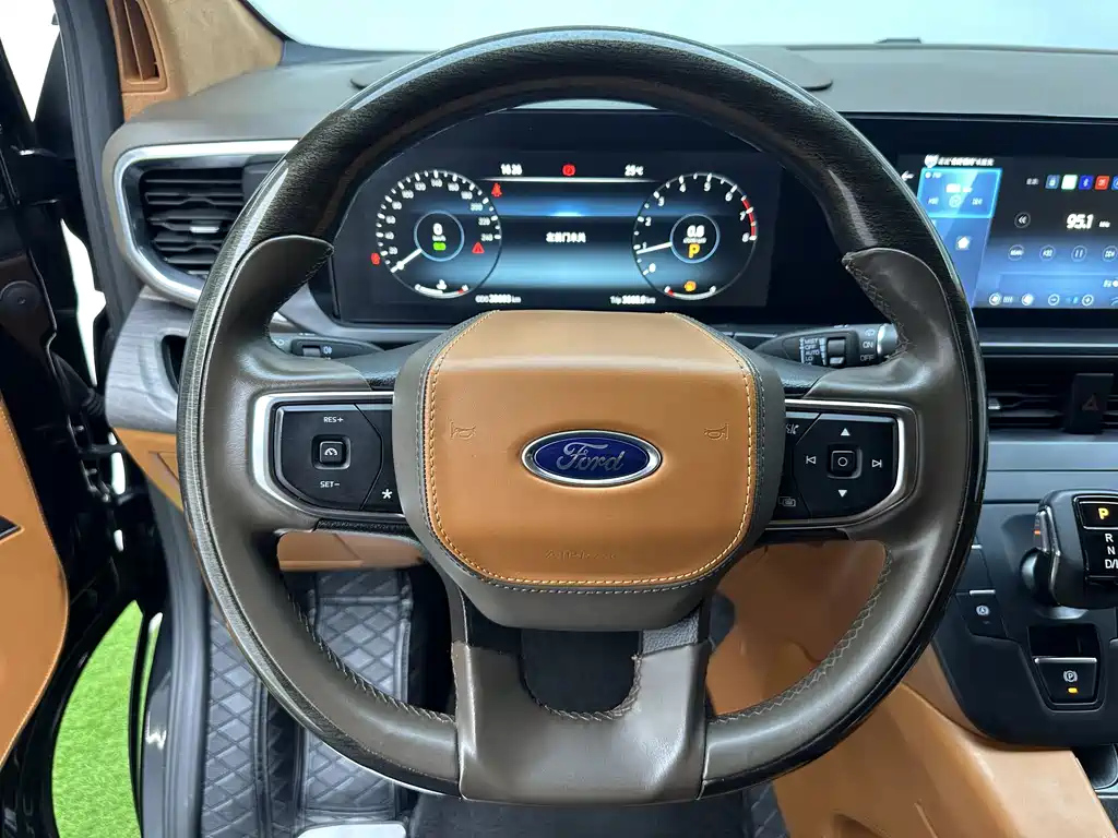 FORD TOUREO 2024
