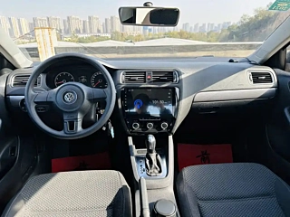VOLKSWAGEN SAGITAR 2014