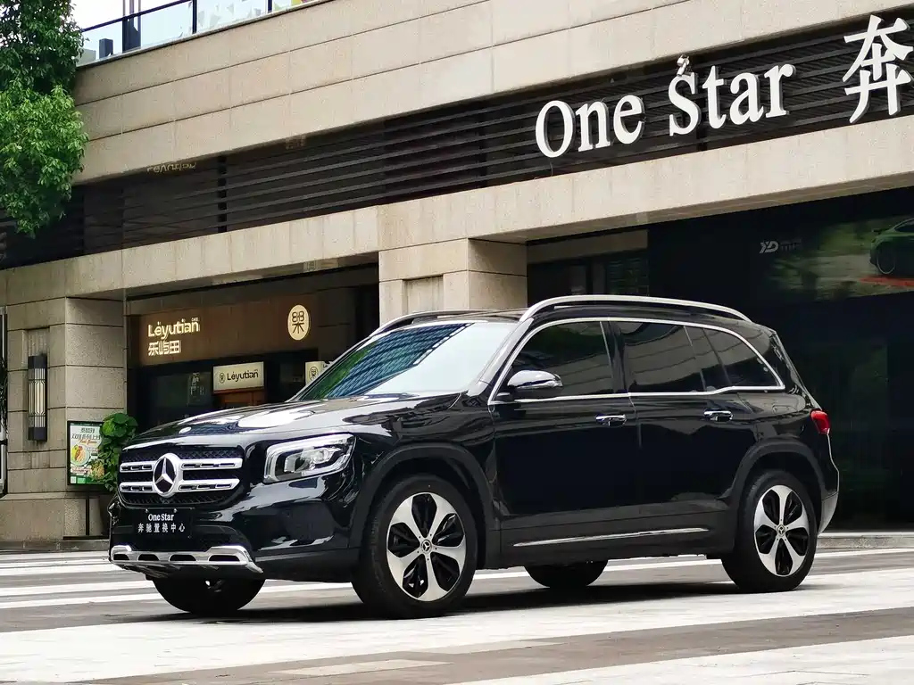 MERCEDES BENZ GLB 2023