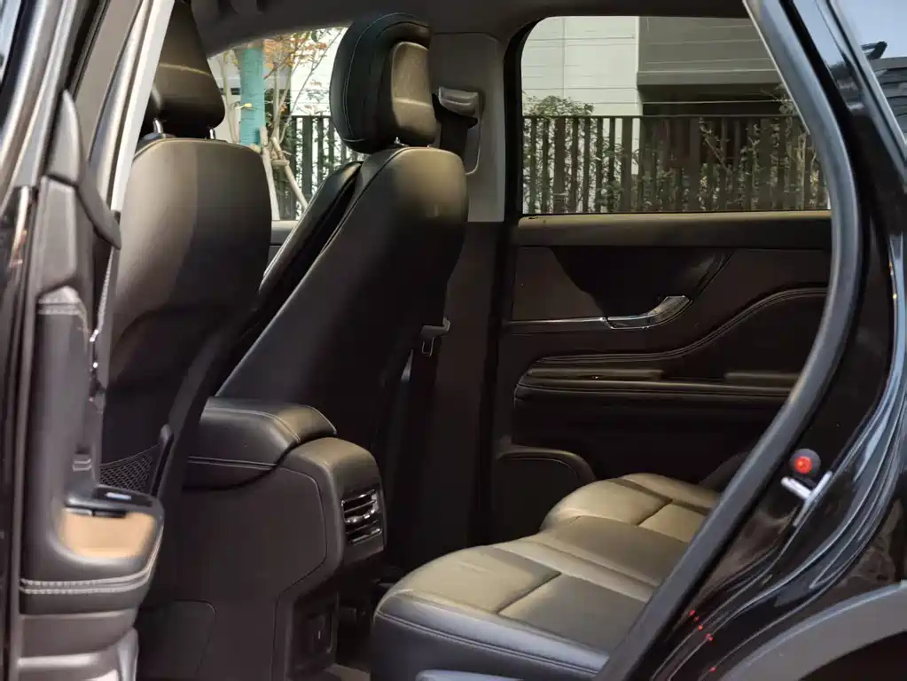 LINCOLN ADVENTURER 2021