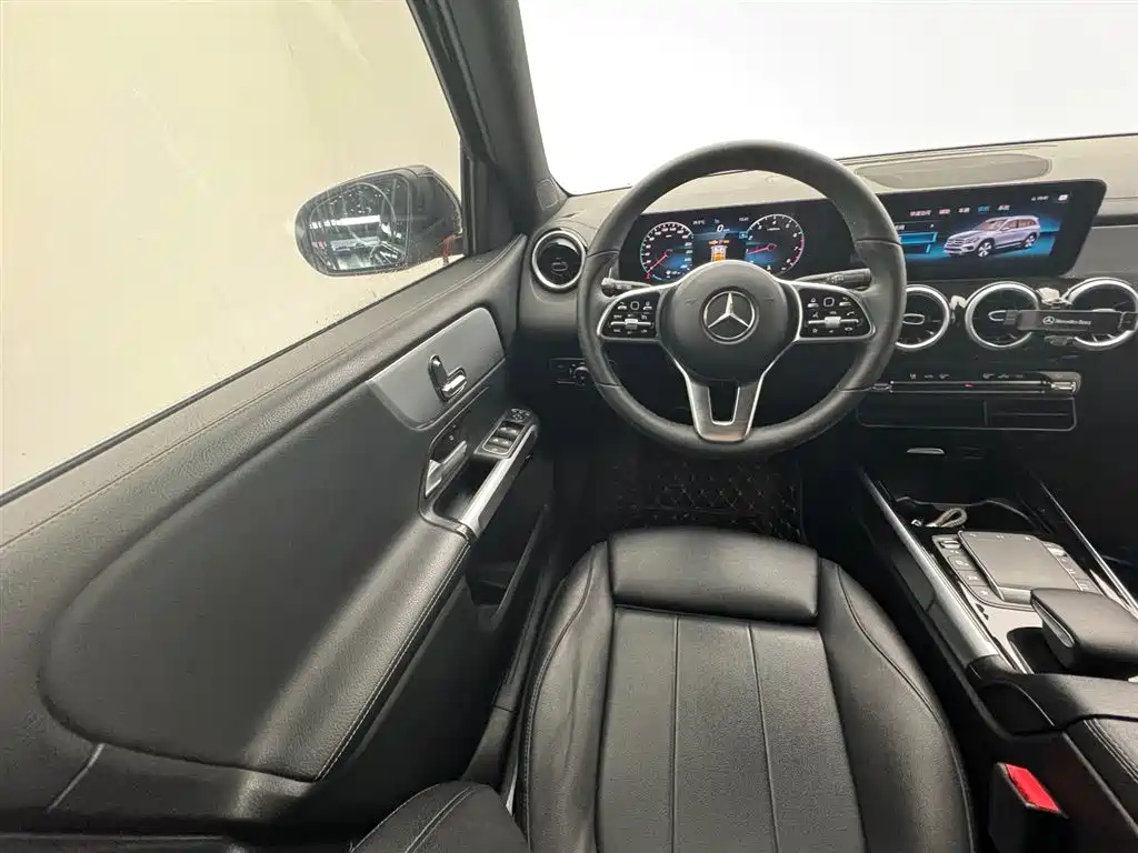 MERCEDES BENZ GLB 2021