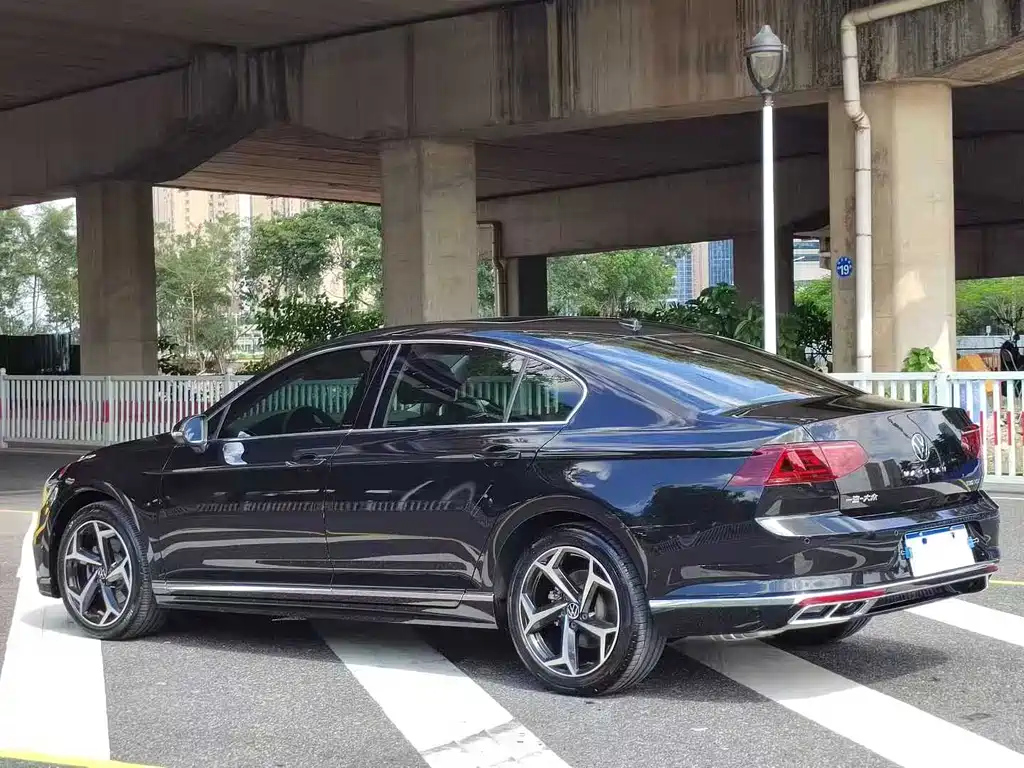 VOLKSWAGEN MAGOTAN 2023