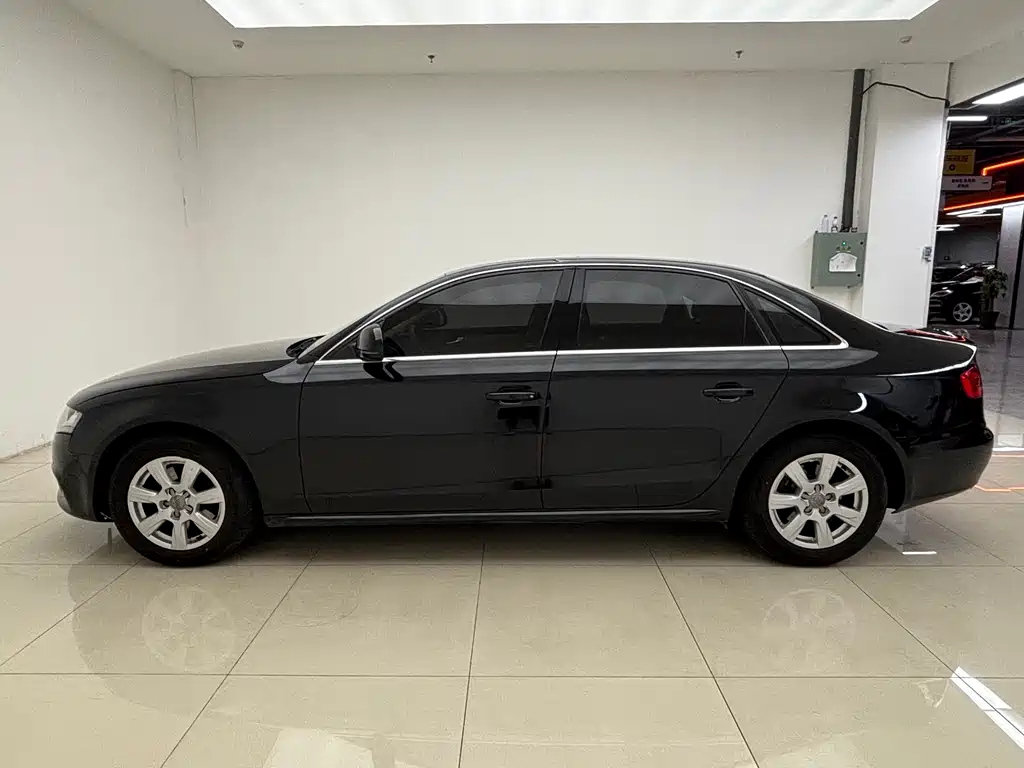 AUDI A4L 2012