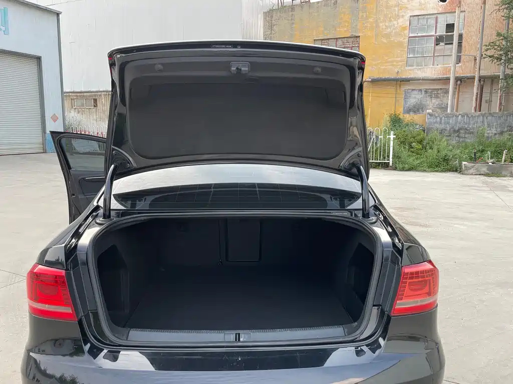 VOLKSWAGEN MAGOTAN 2015