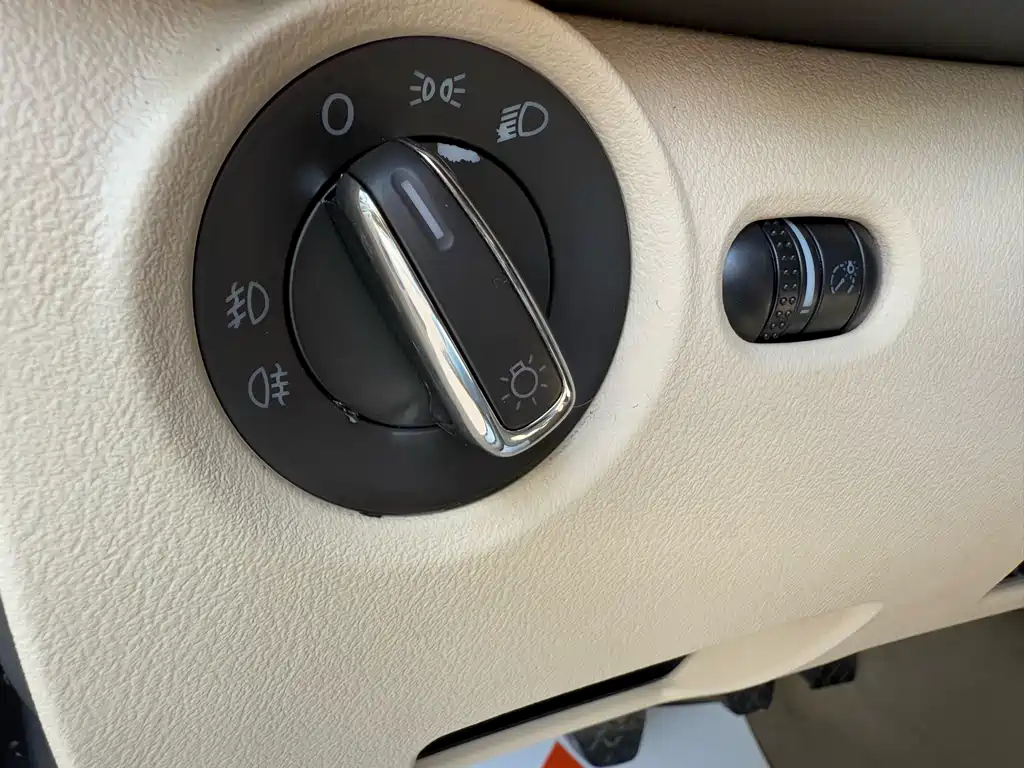 VOLKSWAGEN PASSAT LINGYU 2009